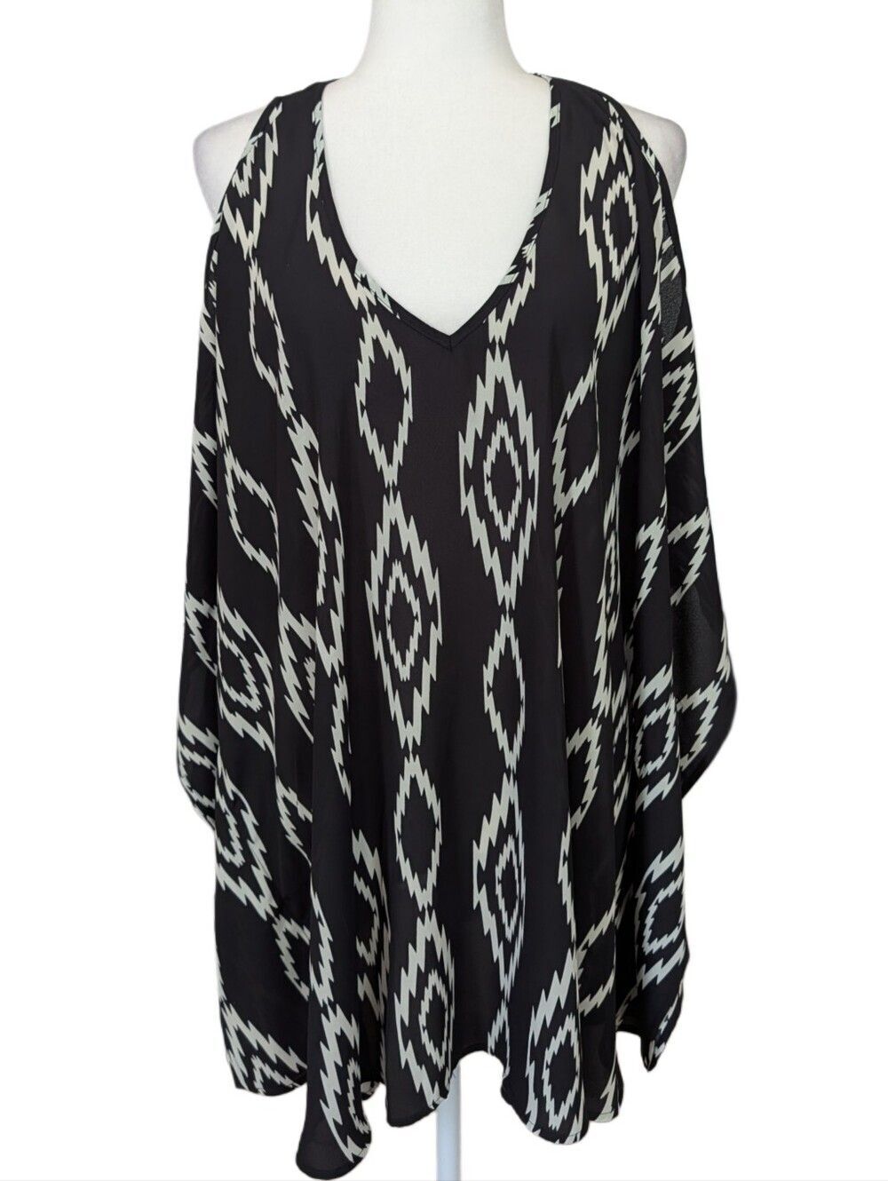 Show Me Your Mumu Womens Black White Geometric Cold Shoulder V-Neck Tunic Medium